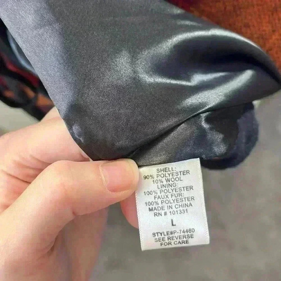 NWT Charlotte Russe fuzzy aztec double lined fall bubble vest size L - Picture 9 of 9